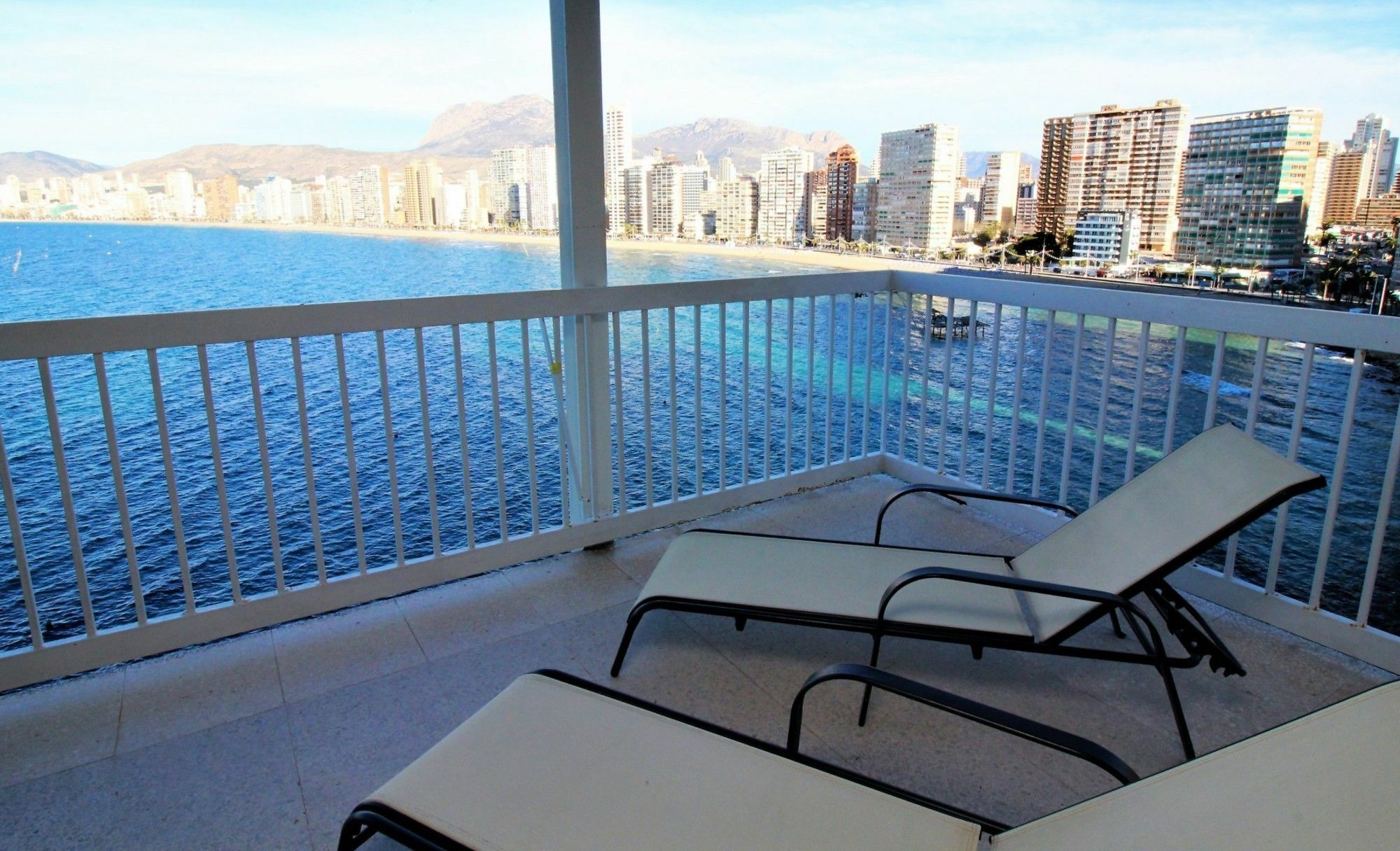 Las Algas 5-1 Benidorm Exterior photo